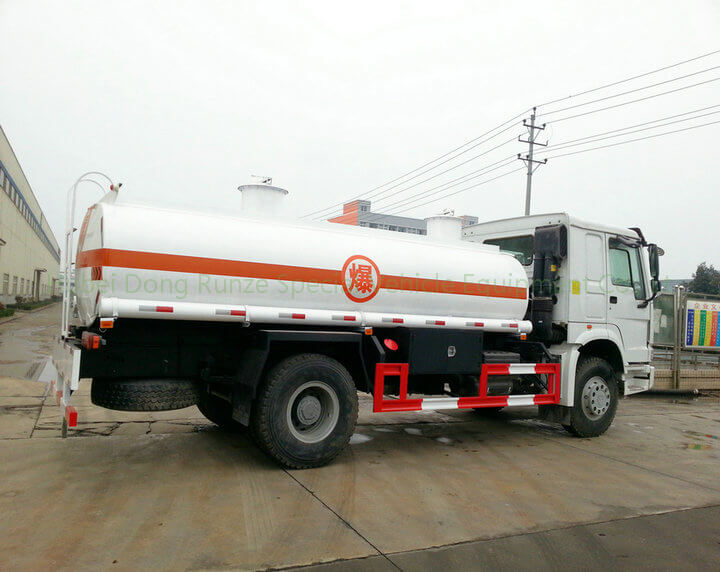  HOWO Fuel truck ZZ1167M4611W oil tank truck to Ghana price