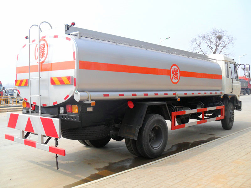 Dongfeng 4*2 10CBM Oil Tanker Truck 