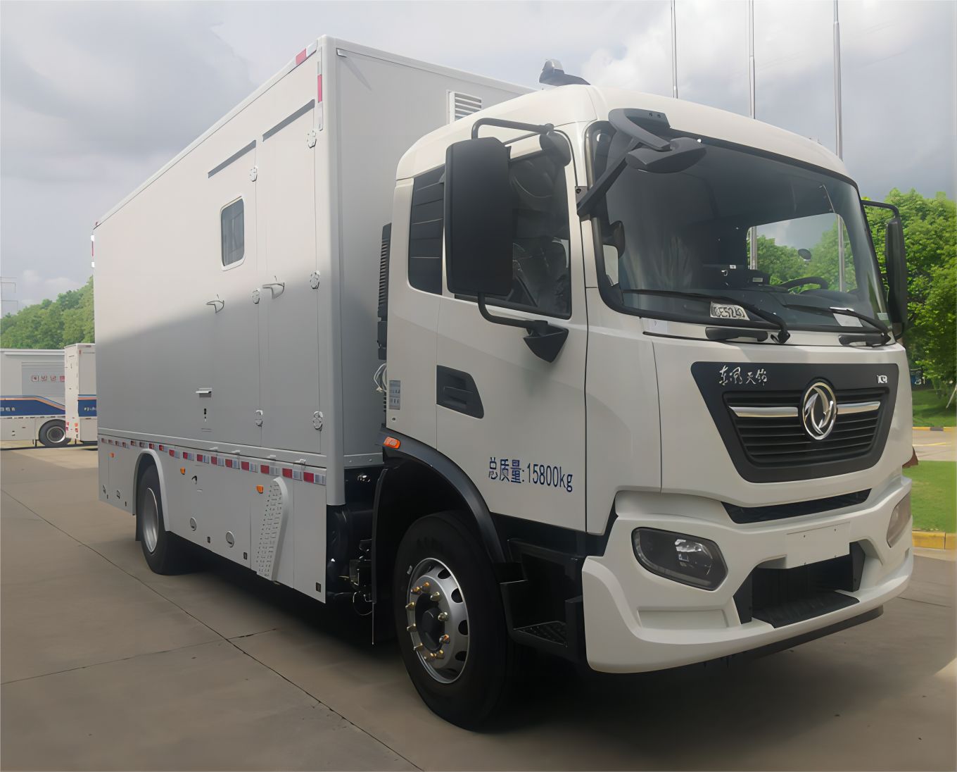 Dongfeng Purifying Water Truck (1) Dongfeng Purifying Water Truck (1)