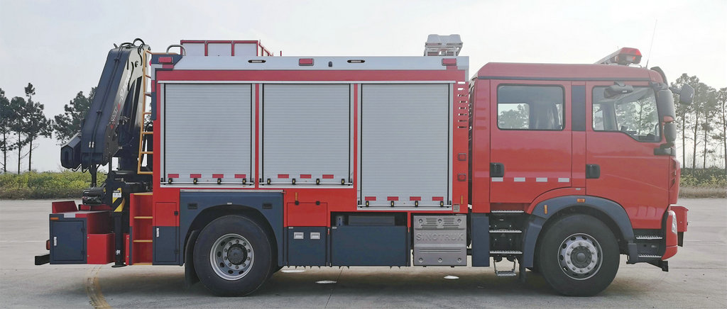 HOWO Chemical Rescue Fire Trucks With Decontamination system