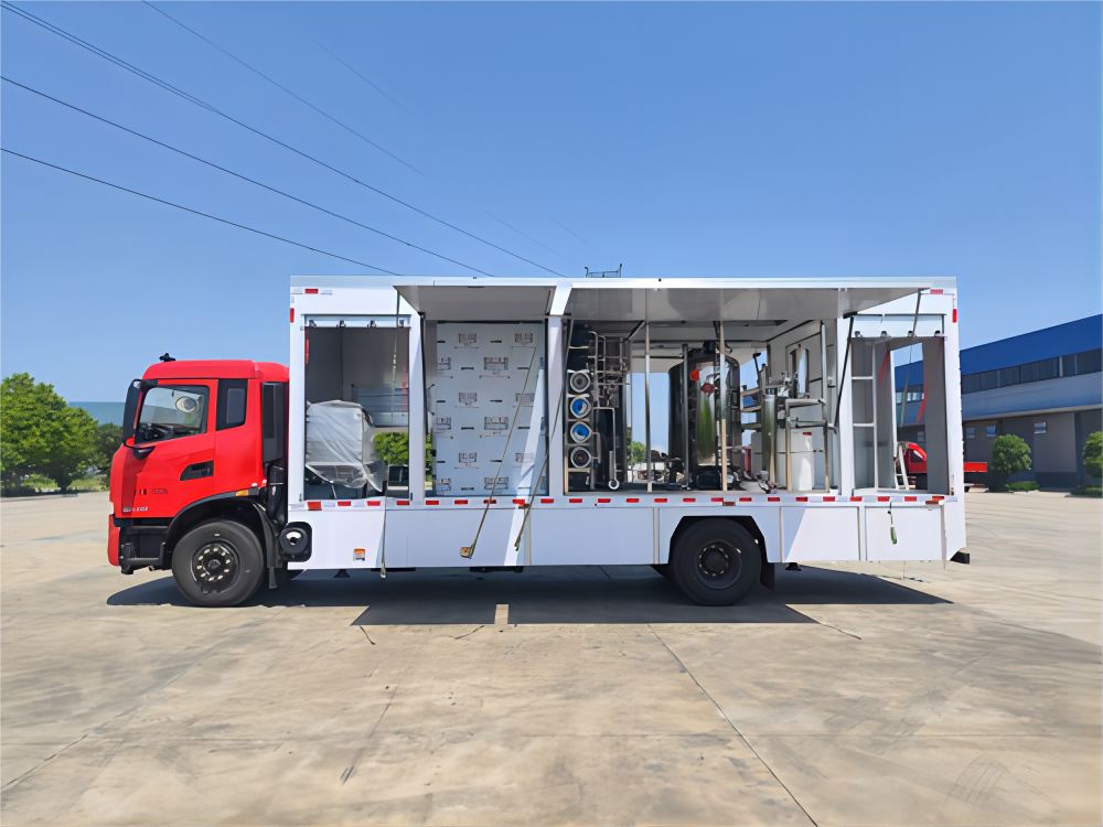 Dongfeng Purifying Water Truck (9) Dongfeng Purifying Water Truck (9)