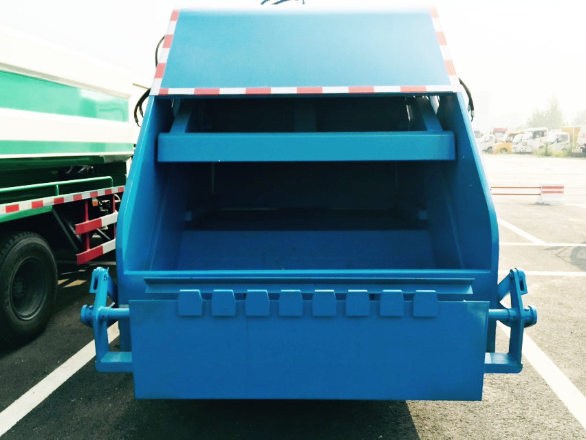 DONGFENG 4-6CBM 4x2 GARBAGE COMPACTOR TRUCK