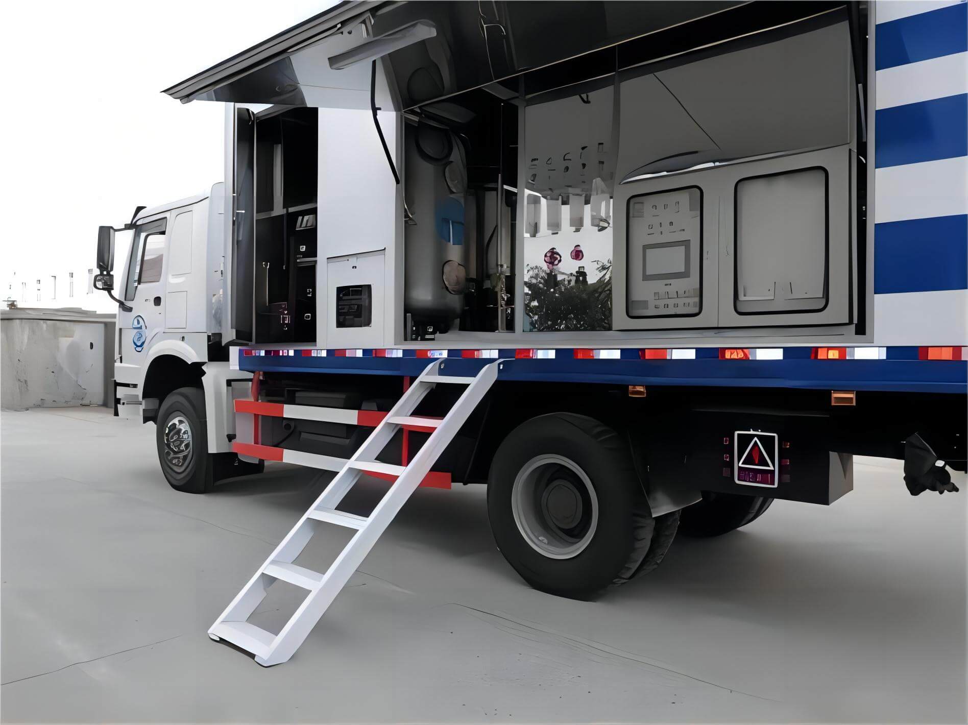 Dong Runze Mobile Water Purification Trucks (7) Dong Runze Mobile Water Purification Trucks (7)