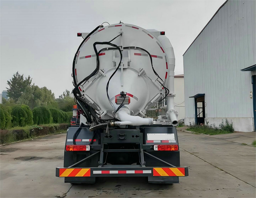 Beiben Supersucker Vacuum Trucks (6) Beiben Supersucker Vacuum Trucks (6)