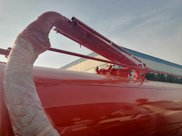 septic tank , cesspit , cesspool Sewage suction tanker Truck (5) septic tank , cesspit , cesspool Sewage suction tanker Truck (5)