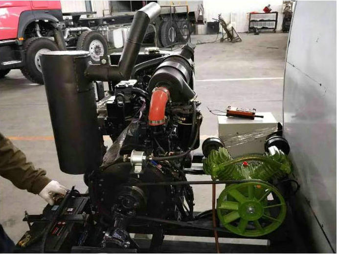 Asphalt Distributor Tank SKD for Truck with Spraying Equipment (2000L, 4000L, 5000L Bitumen Tank Asphalt Sprayer for Truck Mounted Body)