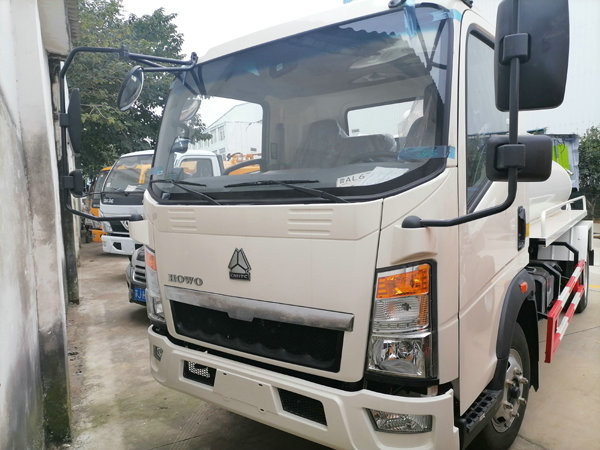 HOWO 3ton Septic tank truck (3) HOWO 3ton Septic tank truck (3)