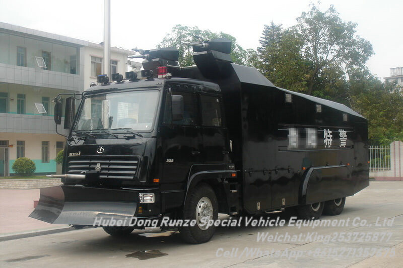 Sinotruck HOWO Anti Riot Water Cannon Vehicle Customizing 6X6 /6X4