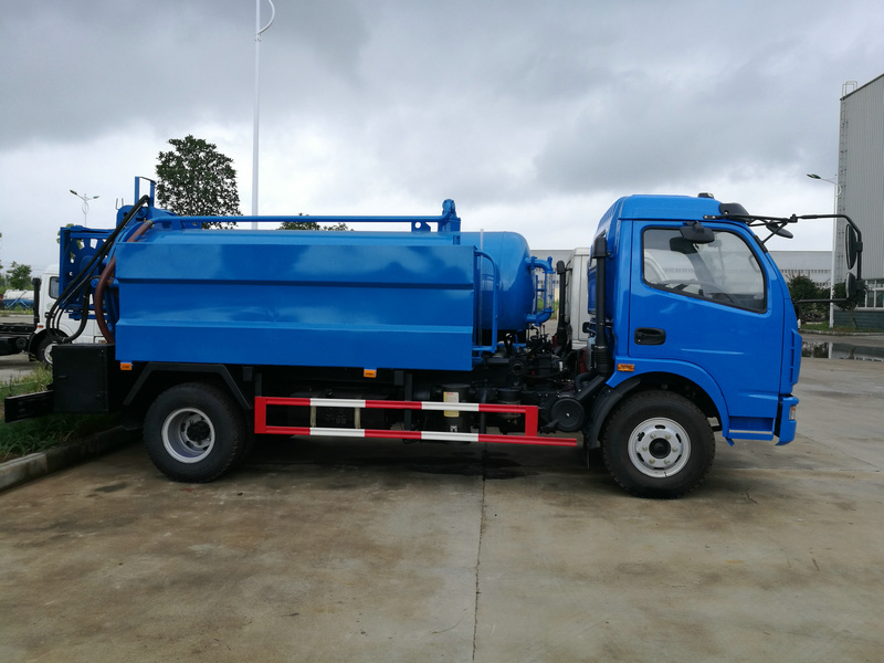 High Pressure Jetting Combined Sewer Truck 3cbm Vacuum Sewage Tank 1cbm Jetting Water Tank Rhd or LHD 4X4 - 4X2