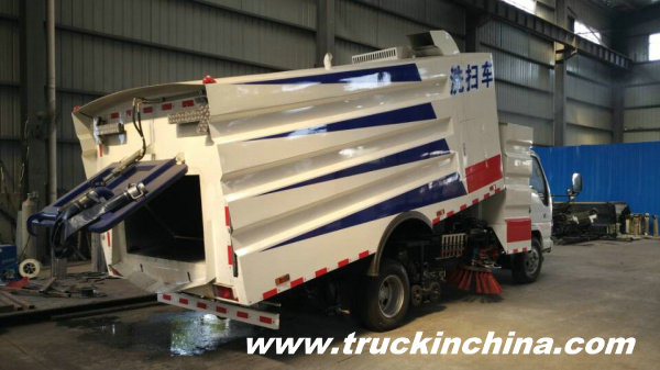 Japan Brand Truck I. S. U. Z. U Road Sweeper 5cbm Tank for Street Sweeping Urban Street Cleaning Mounted Sweep Cleaner Machines Auxiliary Engine
