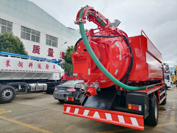 ISUZU High Pressure Vacuum Tanker Combined Sewer Flushing Jetting Truck (5) ISUZU High Pressure Vacuum Tanker Combined Sewer Flushing Jetting Truck (5)
