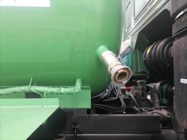 Sinotruck howo Vacuum Sewer Jetting Truck 10cbm (1) Sinotruck howo Vacuum Sewer Jetting Truck 10cbm (1)