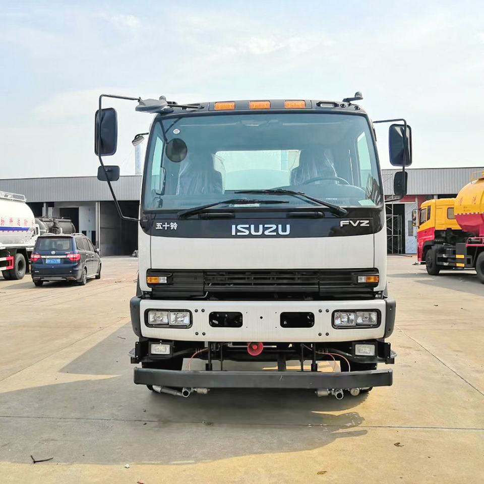 ISUZU Water Tank Truck (3) ISUZU Water Tank Truck (3)