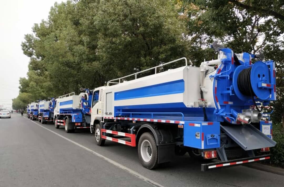 6Sets Sinotruck HOWO 8 T Vacuum Jetting Flushing combination Trucks and 6 Ton Water Bowser Tanker to MONGOLIA