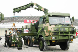 All Wheel Drive 6X6 Military Truck with 5t Crane Knuckle Boom for Sale