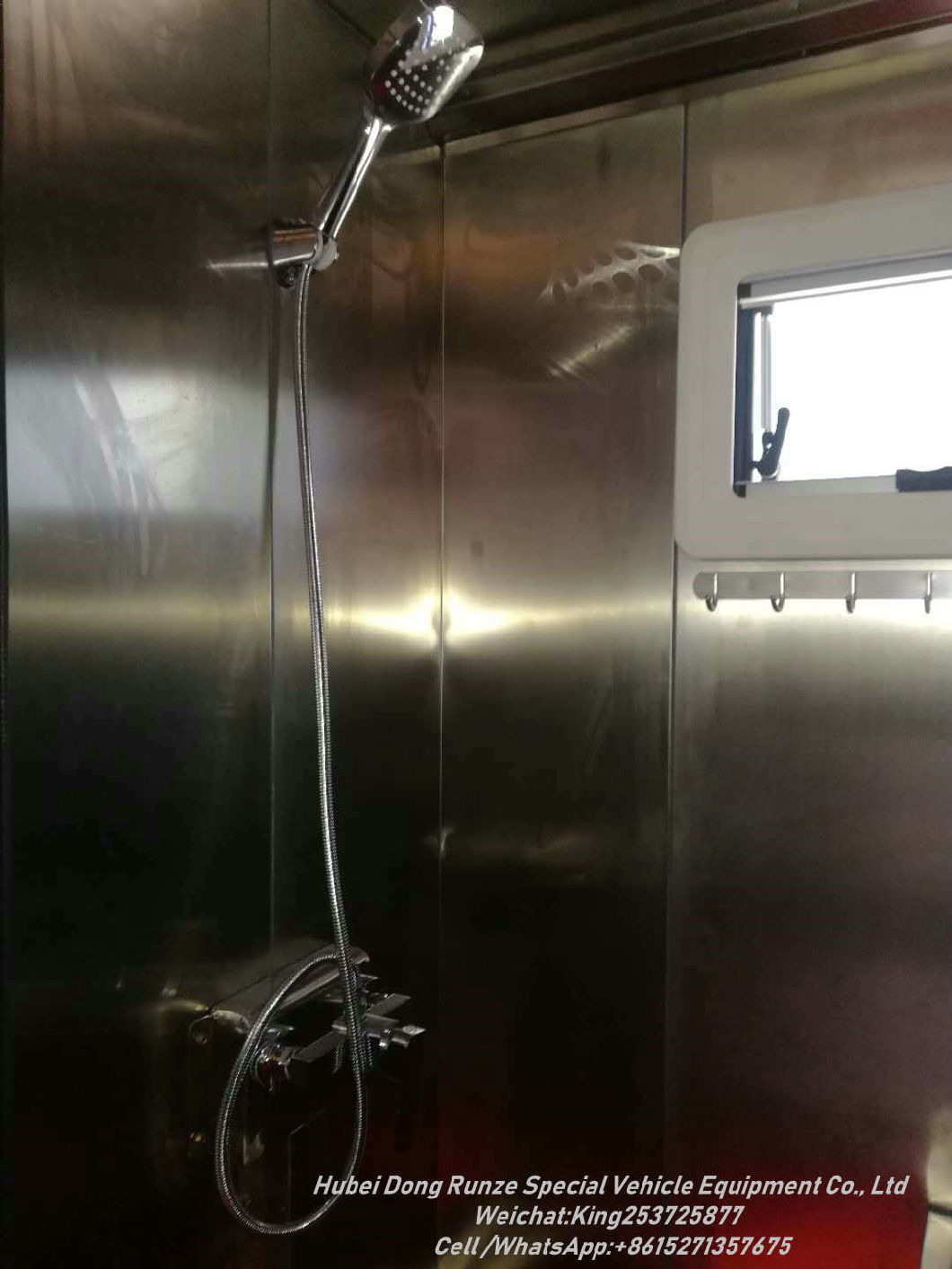 Dongfeng King Run Camp Truck for 20- 24 Men Outdoor Camping Living Room