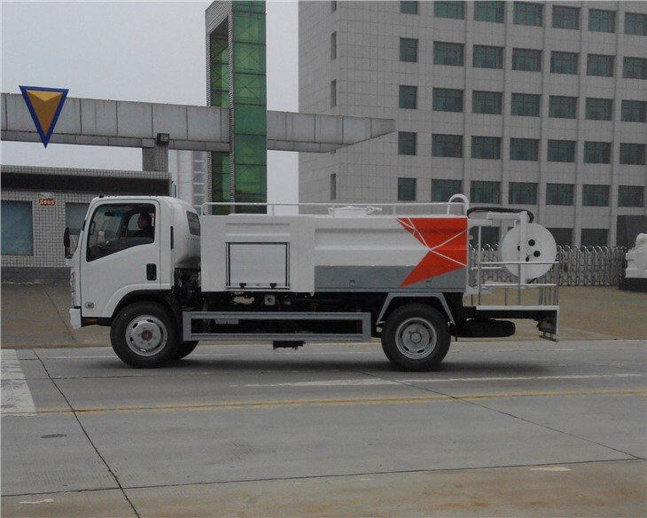 ISUZU Sewer Jetting Truck 4CBM (7) ISUZU Sewer Jetting Truck 4CBM (7)