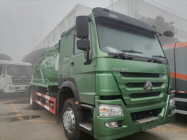 Sinotruck howo Vacuum Sewer Jetting Truck 10cbm (4) Sinotruck howo Vacuum Sewer Jetting Truck 10cbm (4)