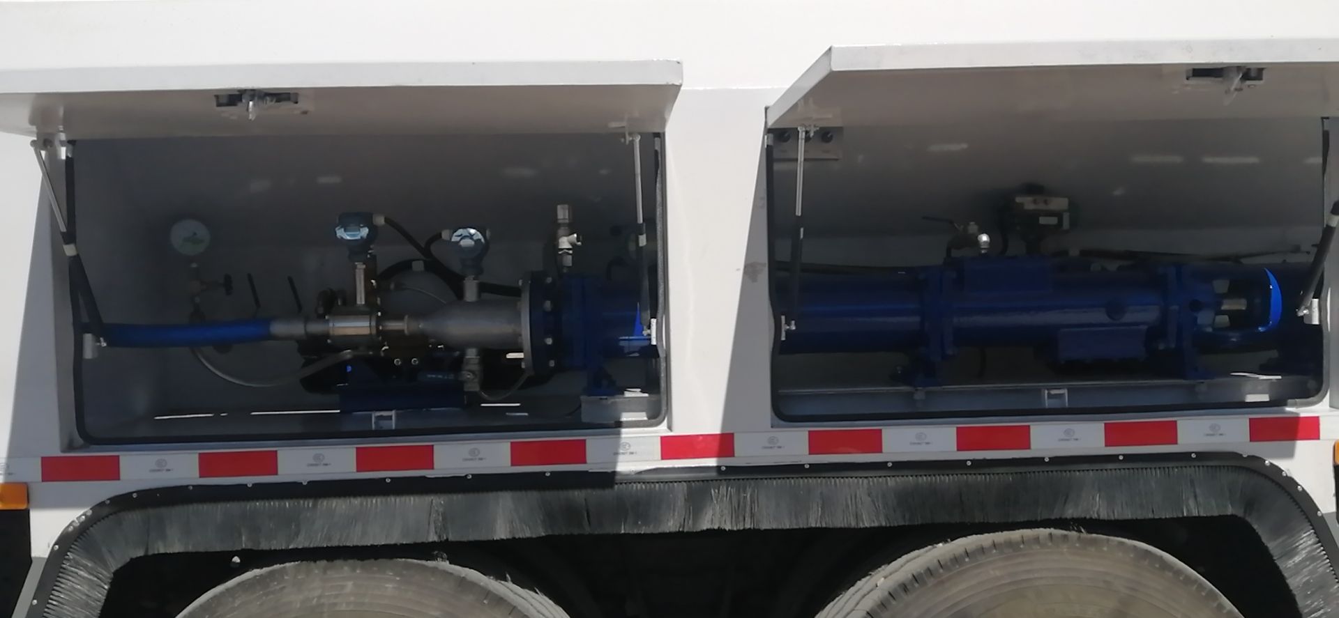 Mixing emulsion explosive matrix trucks (34) Mixing emulsion explosive matrix trucks (34)