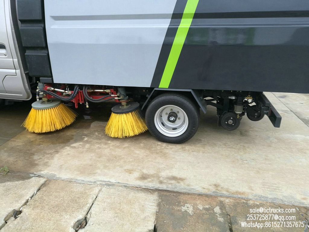 Dongrun mini road sweeper -1600Liter-.jpg Dongrun mini road sweeper -1600Liter-.jpg