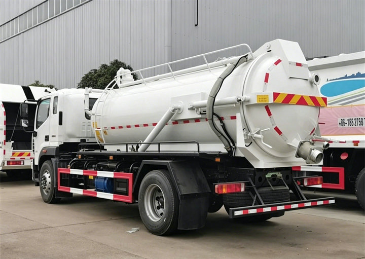 Foton Sewage Vacuum Septic Tank Truck 10KL (13) Foton Sewage Vacuum Septic Tank Truck 10KL (13)