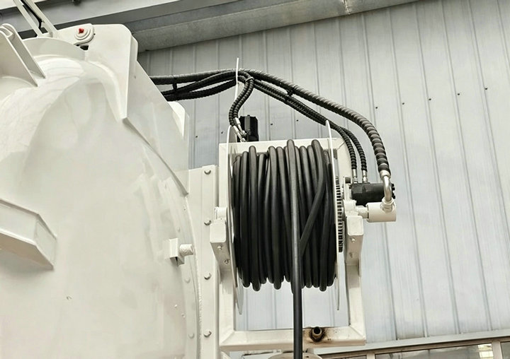 SHACMAN 6x6 offroad Vacuum Sewage Suction Truck (11) SHACMAN 6x6 offroad Vacuum Sewage Suction Truck (11)
