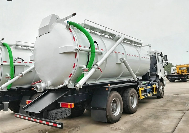 Shacman 20T Sewer Suction Vacuum Cesspit Emptier Tank Truck (17) Shacman 20T Sewer Suction Vacuum Cesspit Emptier Tank Truck (17)