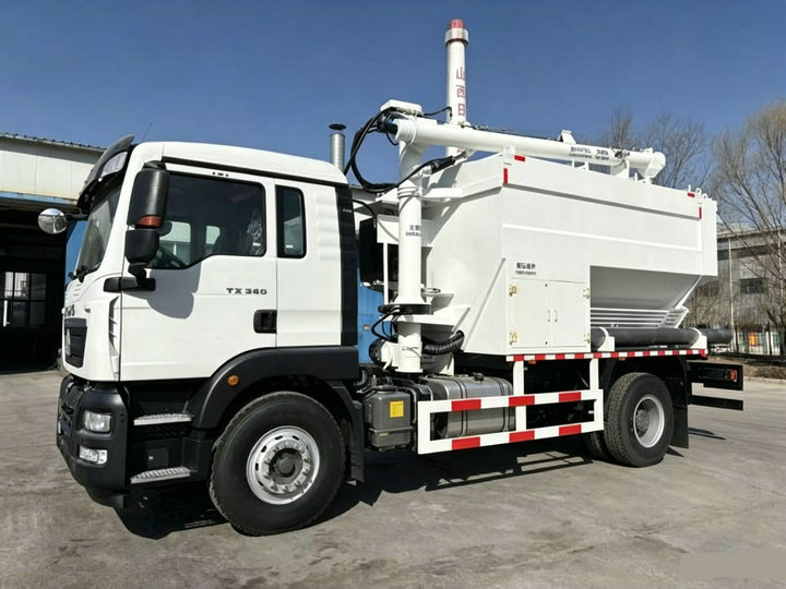 MEMU ANFO Explosive Delivery Truck for Mining Operations (6) MEMU ANFO Explosive Delivery Truck for Mining Operations (6)