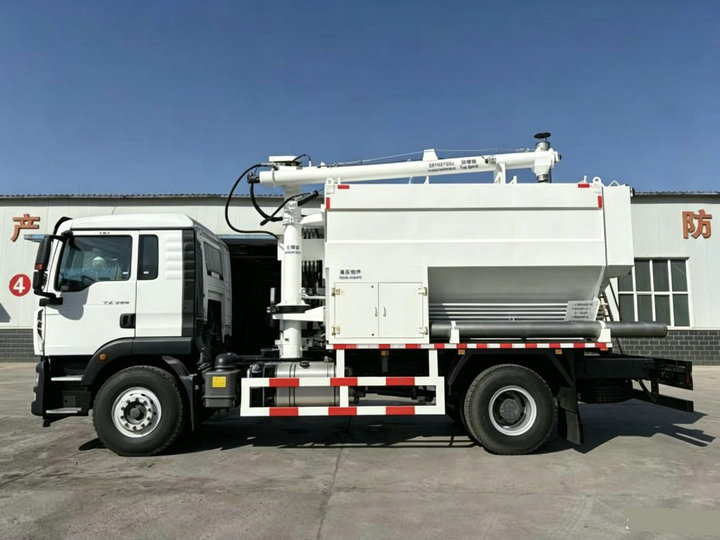 MEMU ANFO Explosive Delivery Truck for Mining Operations (4) MEMU ANFO Explosive Delivery Truck for Mining Operations (4)