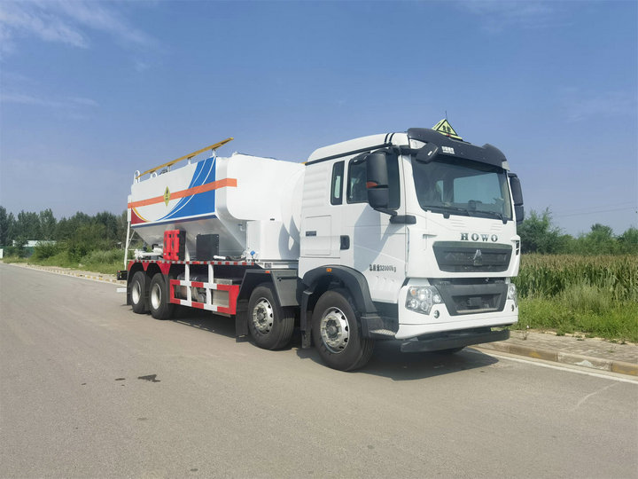 On-site Mixed Heavy Ammonium Nitrate Fuel Oil Trucks (2) On-site Mixed Heavy Ammonium Nitrate Fuel Oil Trucks (2)
