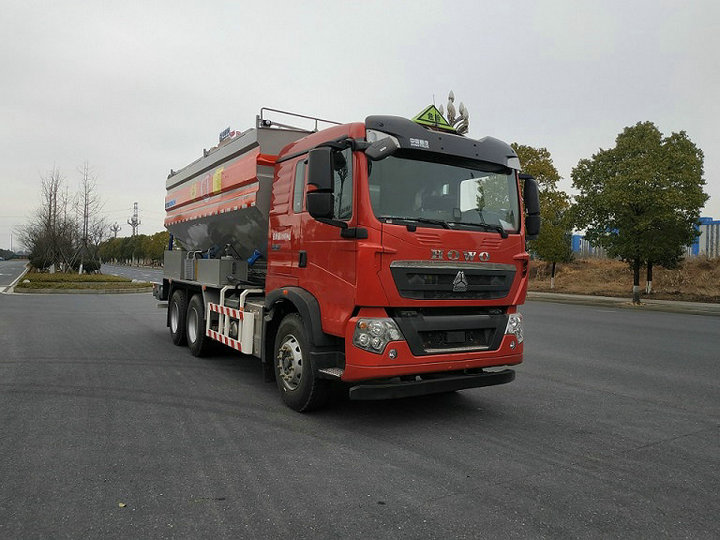 HOWO ANFO Explosive Mixing And Charging Trucks (4) HOWO ANFO Explosive Mixing And Charging Trucks (4)