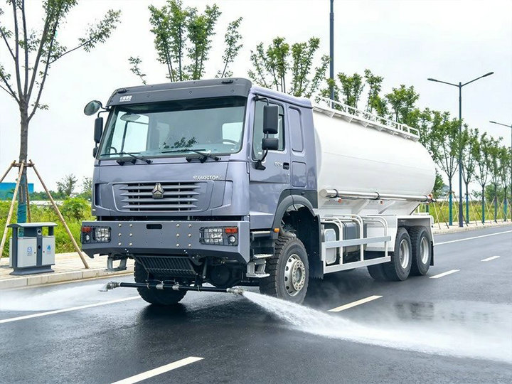 HOWO 6x6 water bowser trucks (16) HOWO 6x6 water bowser trucks (16)