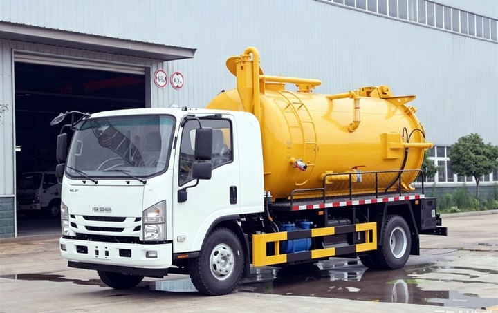 Isuzu High Pressure Jetting Combined Vacuum Tanker Truck 4KL Sewage+3KL Clean Water (3) Isuzu High Pressure Jetting Combined Vacuum Tanker Truck 4KL Sewage+3KL Clean Water (3)