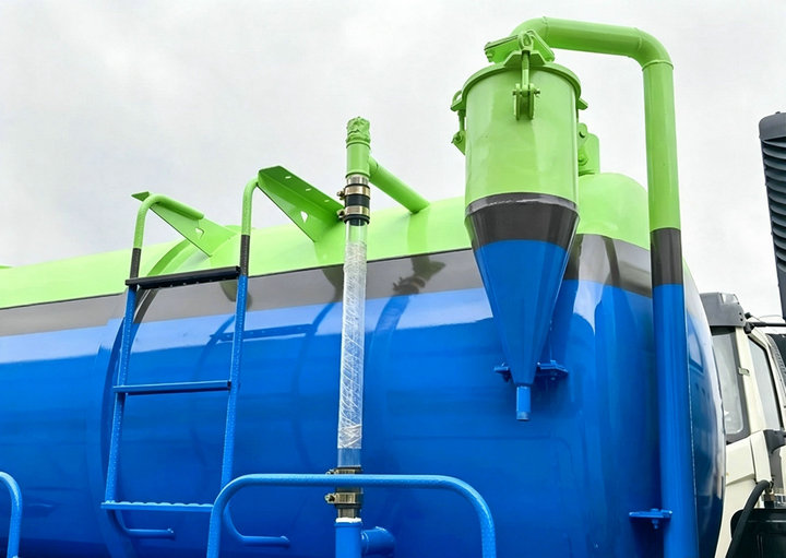 HOWO 8000L Sludge Vacuum Super Sucker Trucks (13) HOWO 8000L Sludge Vacuum Super Sucker Trucks (13)
