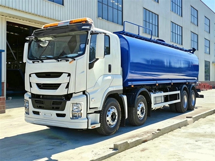 Isuzu GIGA heavy-duty 30000L water tanker truck (2) Isuzu GIGA heavy-duty 30000L water tanker truck (2)