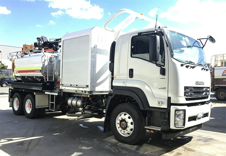 Isuzu Combination Sewer Vacuum Jetter Trucks (13) Isuzu Combination Sewer Vacuum Jetter Trucks (13)
