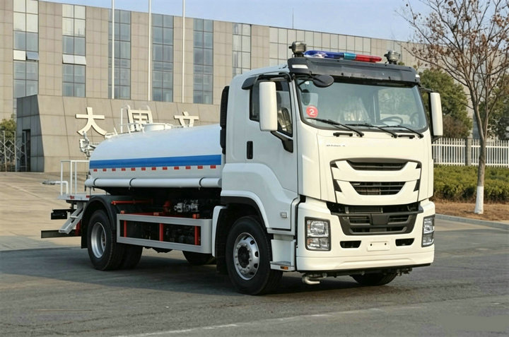 Isuzu FTR 10000 liters water sprinkler truck (8) Isuzu FTR 10000 liters water sprinkler truck (8)