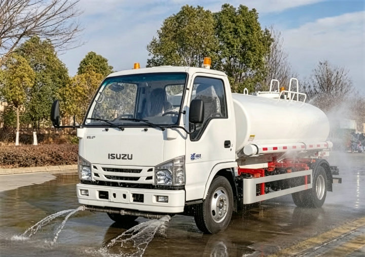 Isuzu ELF Water Tanker Sprinkling Truck (10) Isuzu ELF Water Tanker Sprinkling Truck (10)