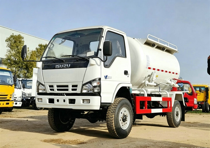 Isuzu 4x4 Off Road Septic Sewage Vacuum Tanker Truck (12) Isuzu 4x4 Off Road Septic Sewage Vacuum Tanker Truck (12)