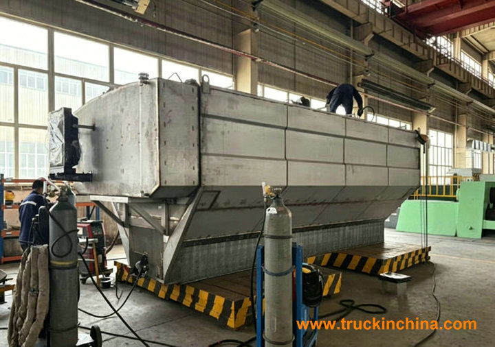 Heavy Emulsion ANFO Truck for Mining Blasting Service (11) Heavy Emulsion ANFO Truck for Mining Blasting Service (11)