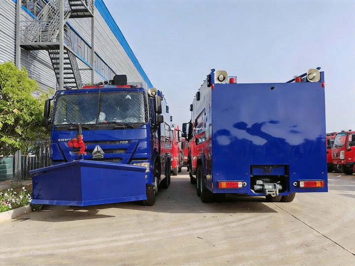 HOWO Anti Riot Water Cannon Vehicle 12000 Water (14) HOWO Anti Riot Water Cannon Vehicle 12000 Water (14)
