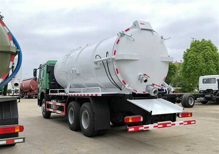 HOWO Cesspit Emptier Vacuum Super Sucker Septic Tank Truck 22m3 (9) HOWO Cesspit Emptier Vacuum Super Sucker Septic Tank Truck 22m3 (9)