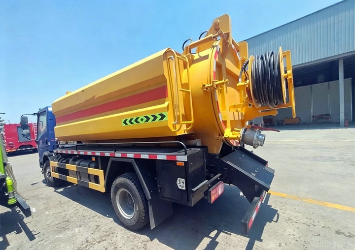 HOWO Sewer Flushing and Cleaning Truck 5T (4) HOWO Sewer Flushing and Cleaning Truck 5T (4)