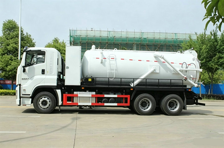 Isuzu GIGA 6x4 20000L Vacuum Suction Septic Truck (11) Isuzu GIGA 6x4 20000L Vacuum Suction Septic Truck (11)