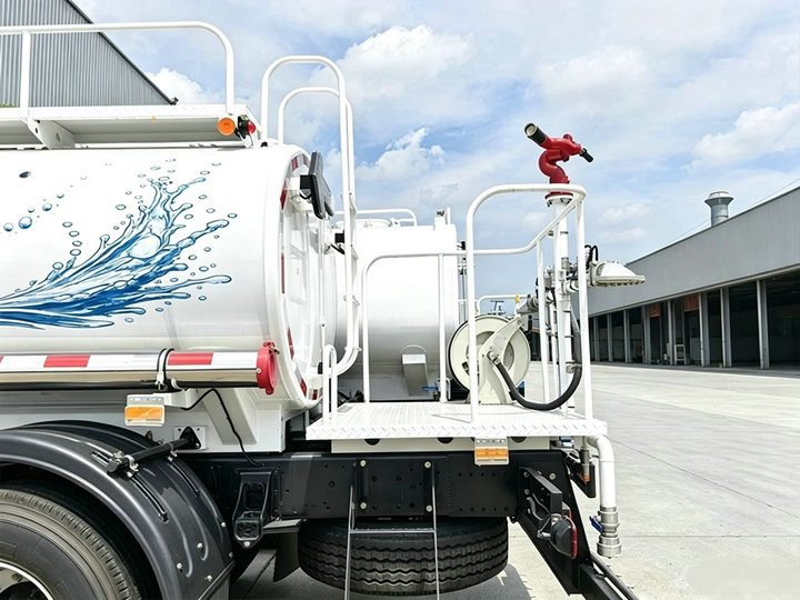 ISUZU GIGA 12000L Water Bowser Fire Trucks (13) ISUZU GIGA 12000L Water Bowser Fire Trucks (13)