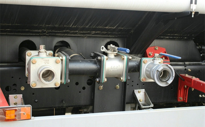 Isuzu FTR 10000 liters water sprinkler truck (9) Isuzu FTR 10000 liters water sprinkler truck (9)