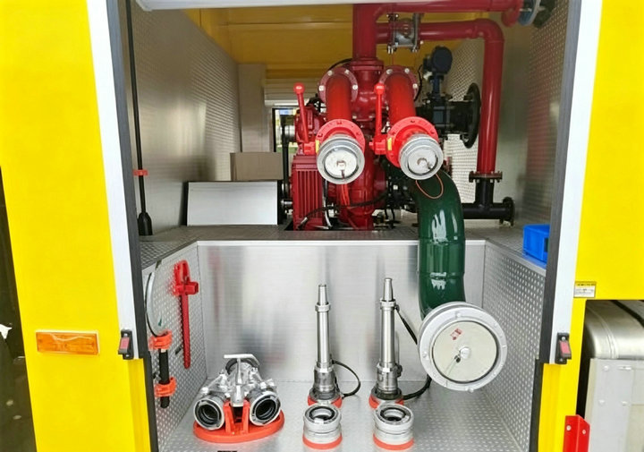 Isuzu VC61 water fire tender truck (14) Isuzu VC61 water fire tender truck (14)