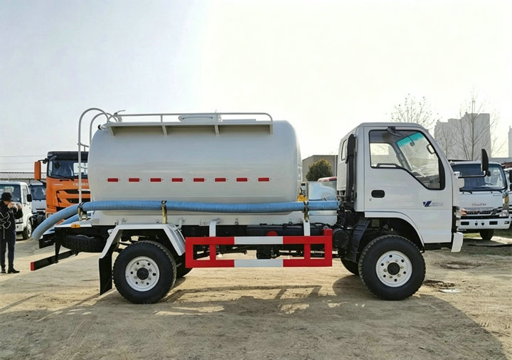 Isuzu 4x4 Off Road Septic Sewage Vacuum Tanker Truck (6) Isuzu 4x4 Off Road Septic Sewage Vacuum Tanker Truck (6)