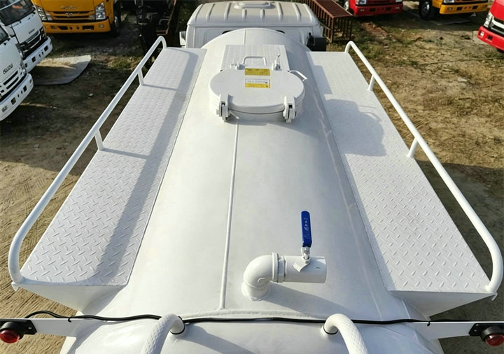 Isuzu 4x4 Off Road Septic Sewage Vacuum Tanker Truck (5) Isuzu 4x4 Off Road Septic Sewage Vacuum Tanker Truck (5)