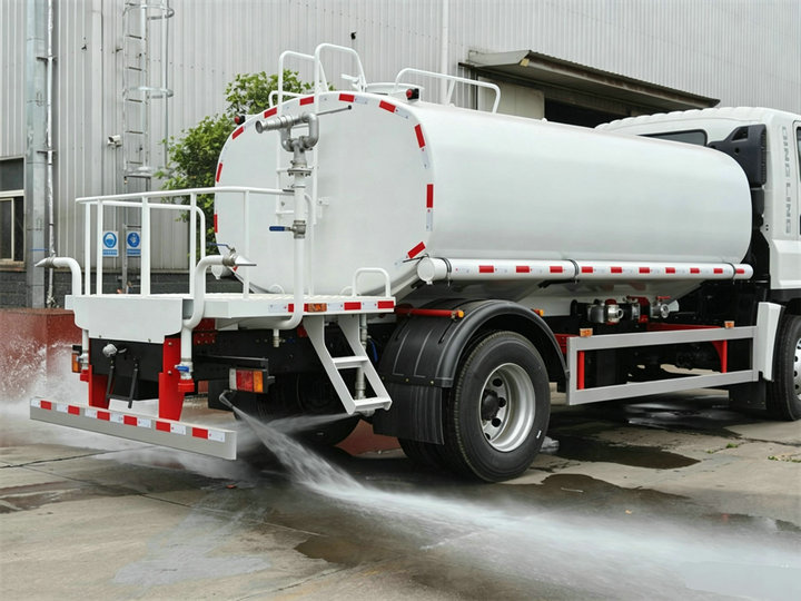 ISUZU GIGA 5X 12000Liters water tanker truck (6) ISUZU GIGA 5X 12000Liters water tanker truck (6)